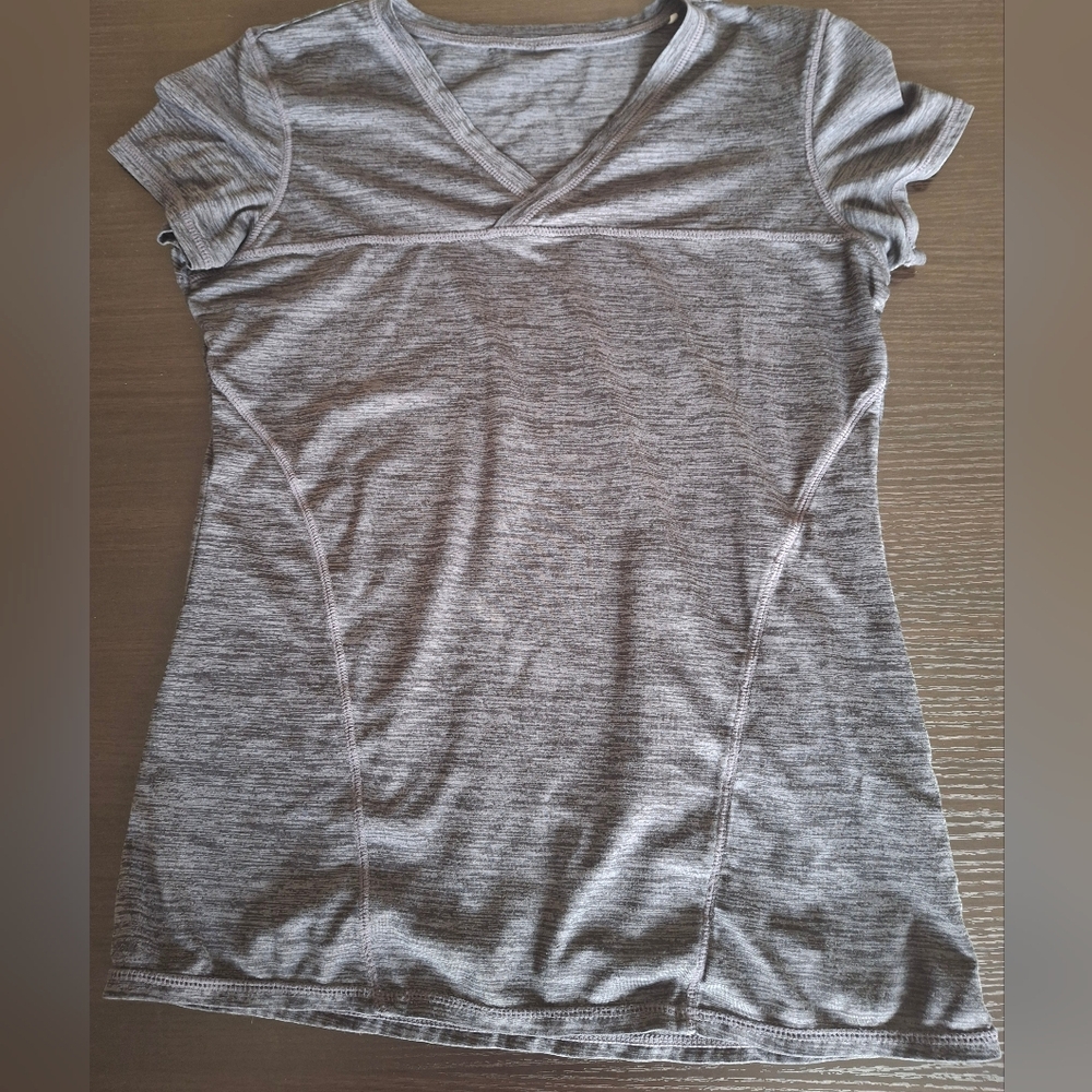 Women's Short Sleeve V-Neck Tee in Heather Gray